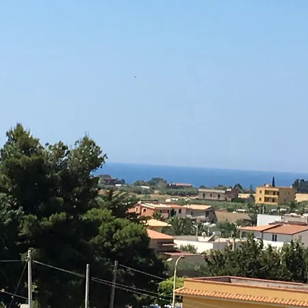 Alludo לינה וארוחת בוקר