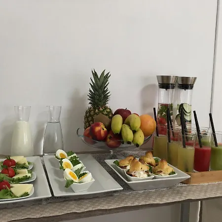 Alludo לינה וארוחת בוקר 3*